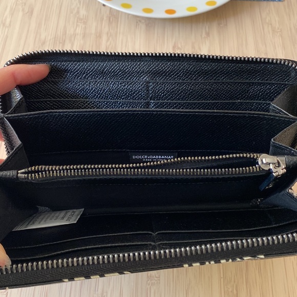 Dolce & Gabbana Calfskin round zip lung wallet - Picture 3 of 10